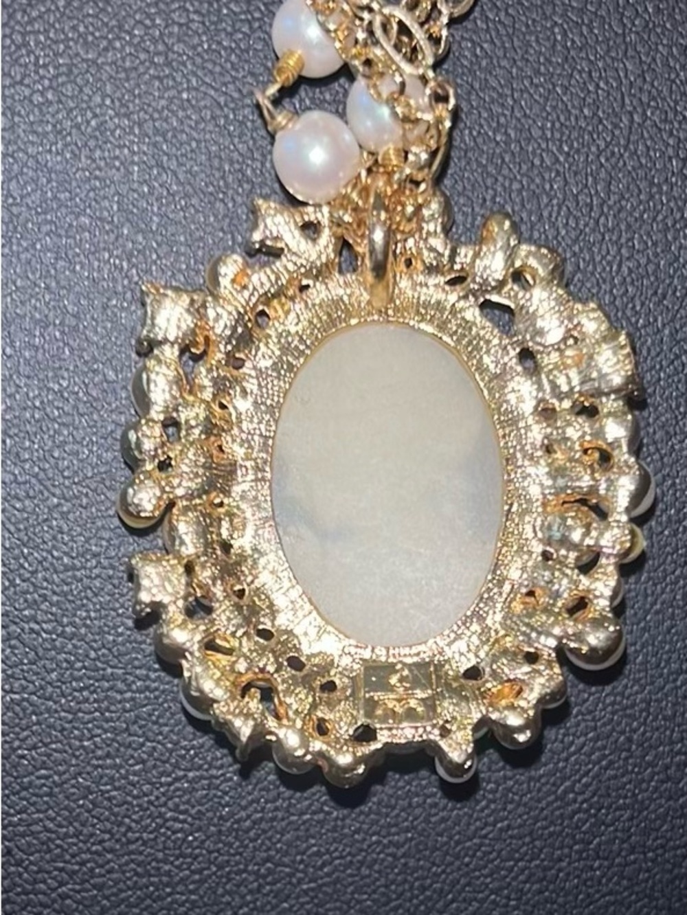 Miriam Haskell designed for Danbury Mint cameo gold tone faux pearl necklace - Picture 4 of 9